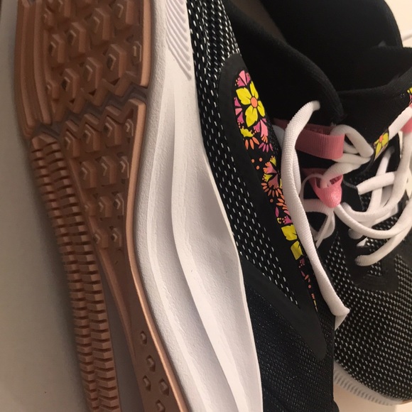 NIKE - Picture 4 of 4